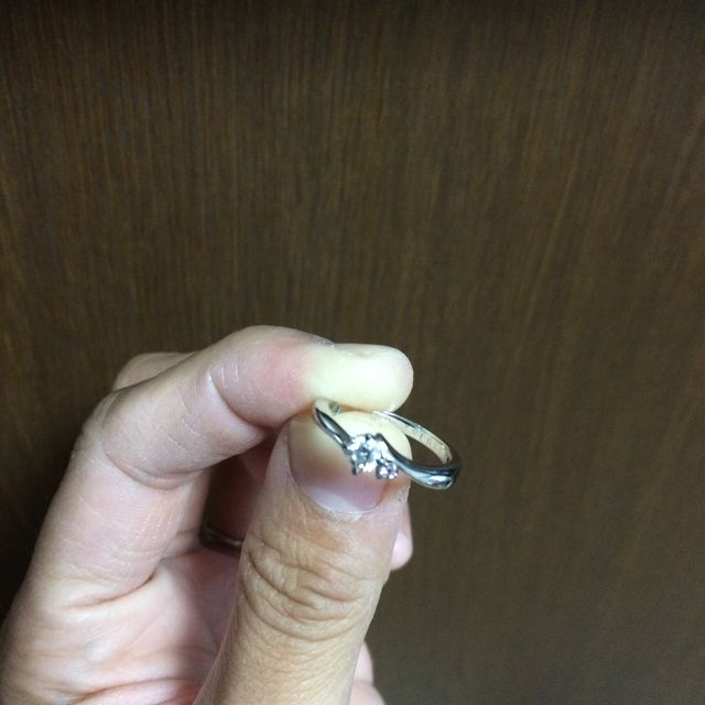 【4℃ BRIDAL(ヨンドシーブライダル)の口コミ】 指輪の決め手は、ずばり気に入ったデザインのものがあったからです。シン…