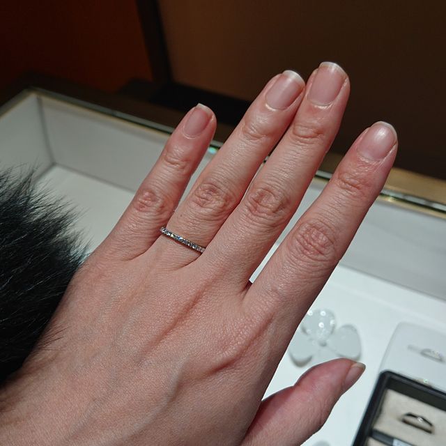 【ブルガリ(BVLGARI)の口コミ】 ダイアモンドが綺麗にならんでおり、ダイアモンド部分は高さがあるため指…