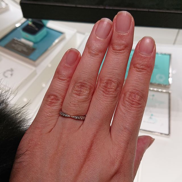 【ティファニー(Tiffany & Co.)の口コミ】 どちらのデザインも、ダイアモンドの輝きがとても綺麗だった。また、どち…