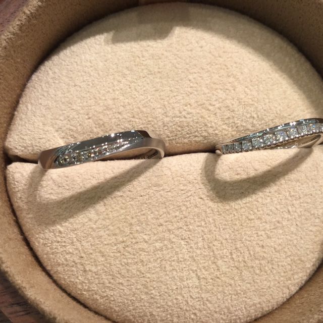 【COLANY(コラニー)の口コミ】 来店した際に様々な指輪のサンプルを見せて頂いた中でコラニーが一番良か…