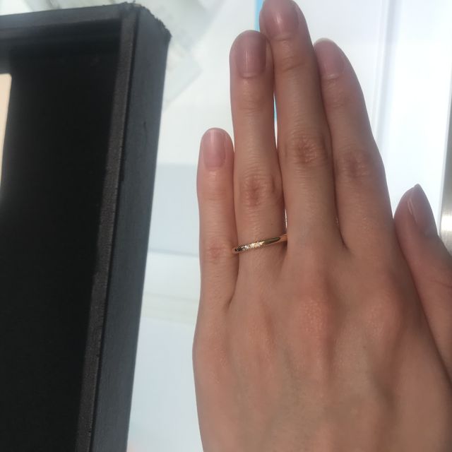 【ティファニー(Tiffany & Co.)の口コミ】 シンプルなリングで、細身ですが、存在感がすごくあります。ピンクゴール…