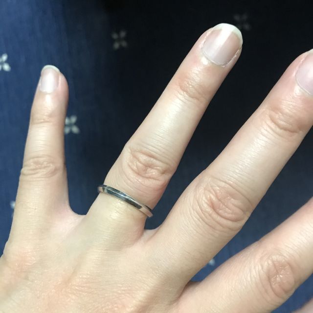 【ラザール ダイヤモンド(LAZARE DIAMOND)の口コミ】 シンプルで洗練されたデザインであり、日常生活で手に馴染むところ。細身…