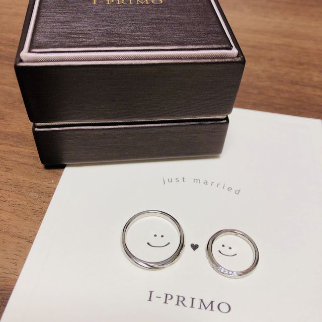 【アイプリモ(I-PRIMO)の口コミ】 指輪の縁から表面まで螺旋状についてるダイヤは、どの角度から見ても綺麗…