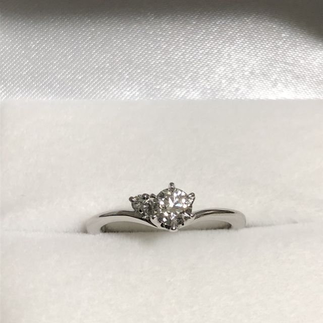 【宝寿堂(ほうじゅどう)の口コミ】 デザインやダイヤモンドのグレードについて詳細に担当者の方がお話しして…