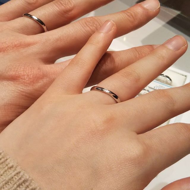 【銀座ダイヤモンドシライシの口コミ】 プラチナだけだと重たいな……でもダイヤがたくさんあると職…