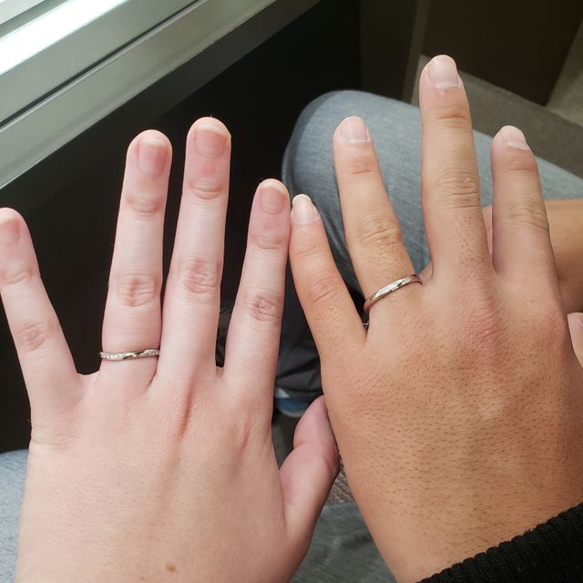 【アイプリモ(I-PRIMO)の口コミ】 デザインがかわいくて、旦那さんの方にはマットな加工をしたりと、オリジ…