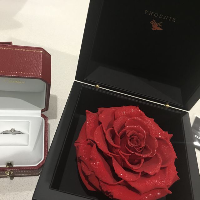 【カルティエ(Cartier)の口コミ】 デザインがかなり好みだったので彼にお願いして購入してもらいました。
私…