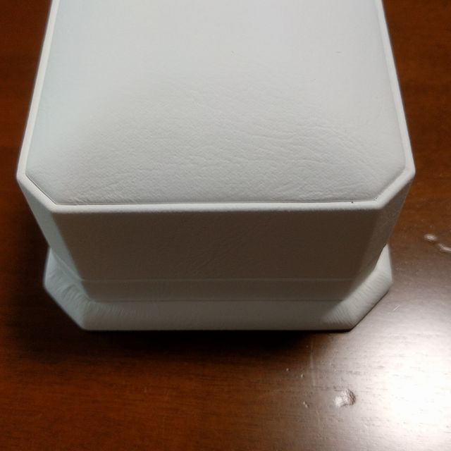 【カオキ　ダイヤモンド専門卸直営店の口コミ】 シンプルデザインでかつ存在感のある最高カラーのものと決めていました！…