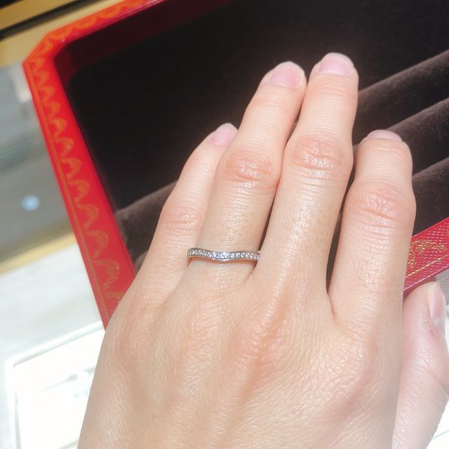 【カルティエ(Cartier)の口コミ】 カーブのデザインが独特で、非常に可愛らしく若者向けのデザインでした。…