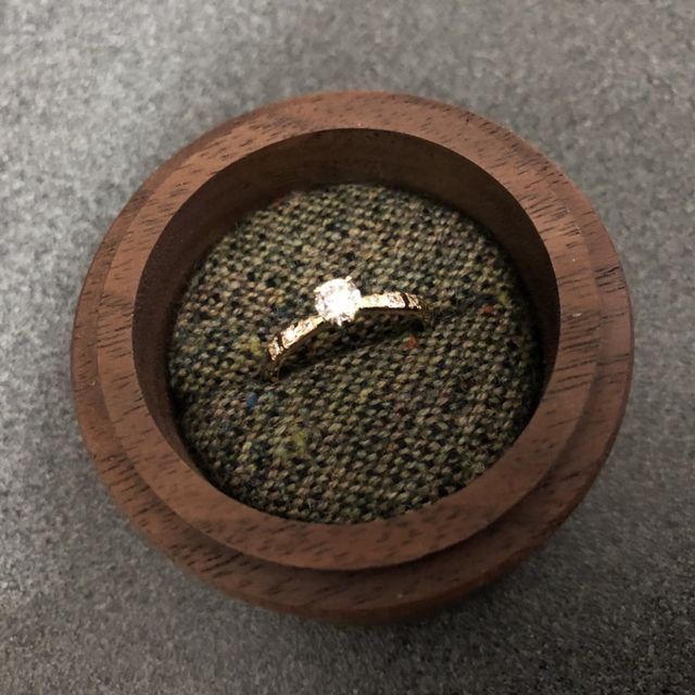 【鎌倉彫金工房の口コミ】 錆びにくいということとずっとつけるものなので派手な色ではなくプラチナ…