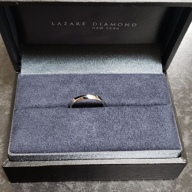【ラザール ダイヤモンド(LAZARE DIAMOND)の口コミ】 結婚指輪はシンプルなデザインが良かったのですが、シンプル過ぎても物足…