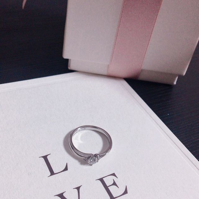 【アイプリモ(I-PRIMO)の口コミ】 指輪のデザインが何より良かったです。綺麗な形になっていて、ダイヤを主…