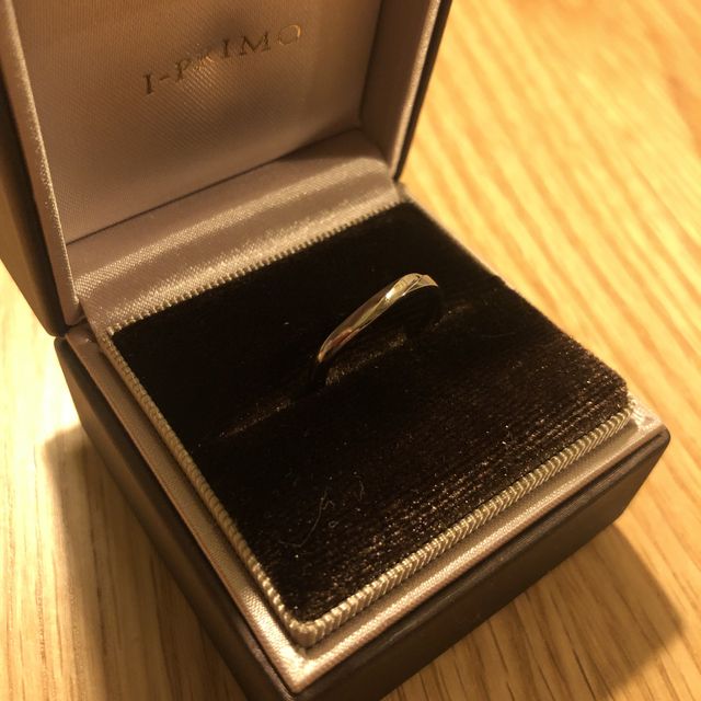 【アイプリモ(I-PRIMO)の口コミ】 曲線の美しさとワンポイントのアクセントが気に入りました。太さもちょう…