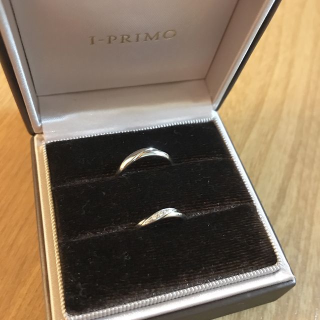 【アイプリモ(I-PRIMO)の口コミ】 流れのあるデザインで、指に馴染むとてもステキなリングです。女性用のは…