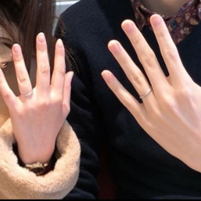 【エクセルコダイヤモンド(EXELCO DIAMOND)の口コミ】 シンプルなデザインを求めていました。すでに他のお店で色々な指輪は見て…