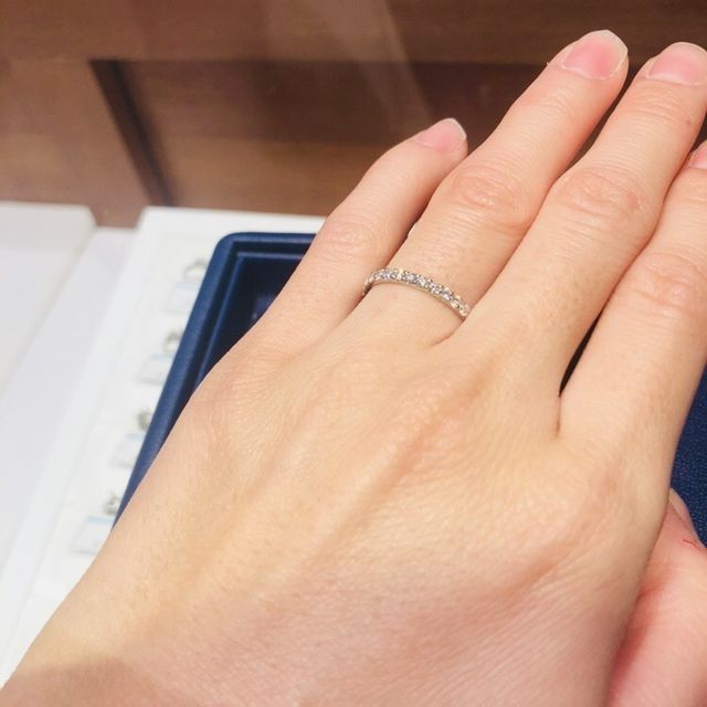 【銀座ダイヤモンドシライシの口コミ】 ハーフエタニティーの王道デザイン。他店に比べて、比較的安い値段で購入…