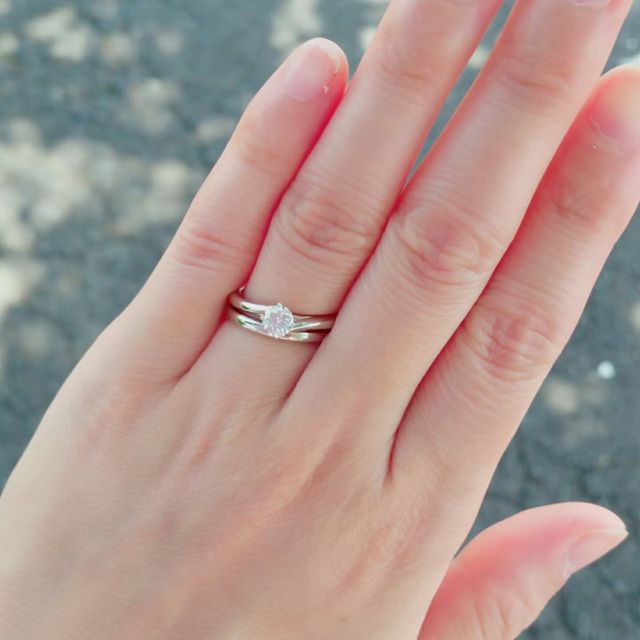 【ラザール ダイヤモンド(LAZARE DIAMOND)の口コミ】 デザインもシンプルで、プラチナも綺麗でしたが、なによりダイヤモンドが…