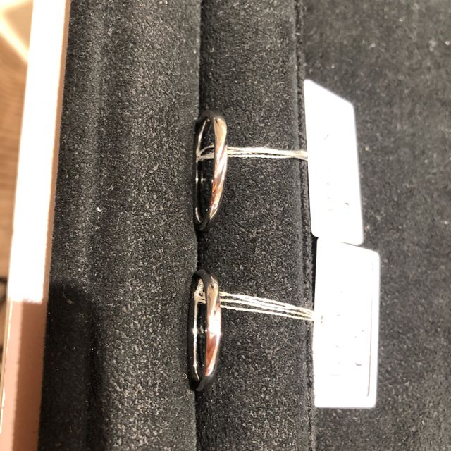 【TRECENTI(トレセンテ)の口コミ】 なるべくシンプルなデザインの指輪を探していました。デザイン、着け心地…