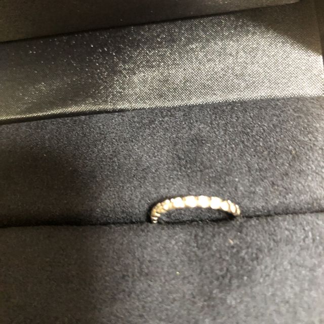 【ラザール ダイヤモンド(LAZARE DIAMOND)の口コミ】 細身の女性らしいデザインのものを探しておりました。これは結婚指輪とし…