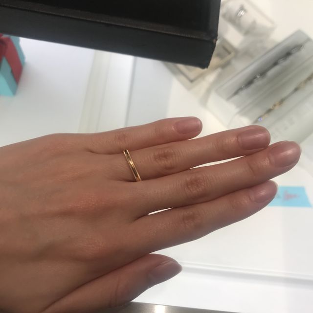 【ティファニー(Tiffany & Co.)の口コミ】 ミルグレインの単色は細身のタイプがあります。自分の指には細身のデザイ…