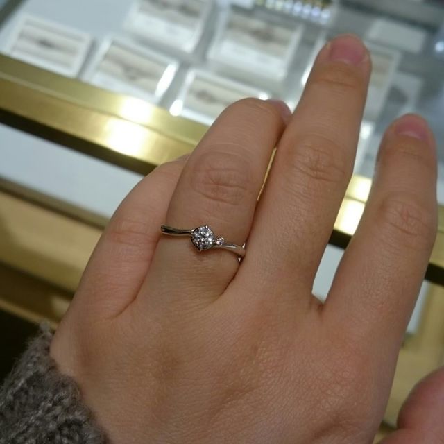 【MAISON JEWELL(メゾンジュエル)の口コミ】 ピンクダイヤモンドのメレが付いていました。メレダイヤがある指輪は多い…