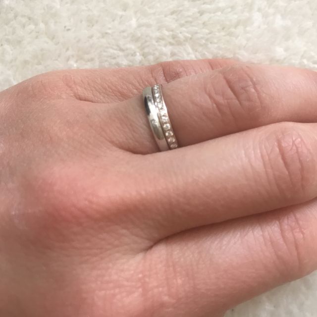 【俄(にわか)の口コミ】 繊細な作りで、軽いため、試着時指に違和感がなかったです。つけていて気…