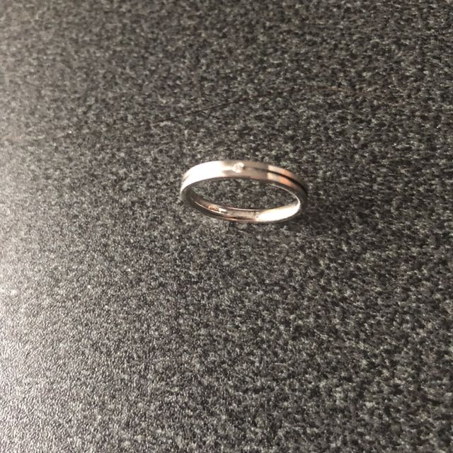 【EURO WEDDING BANDの口コミ】 肌馴染みが良く、付けていても不快感が一切ありませんでした。デザインも…