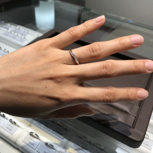 【アイプリモ(I-PRIMO)の口コミ】 ダイヤが多めで、着け心地のいい指輪を探していました。いくつか候補を絞…