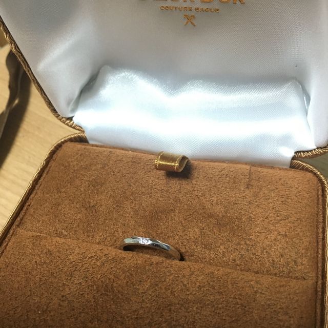 【BIJOUPIKO(ビジュピコ)の口コミ】 シルバーリングの表面が少しカクカクしており、特徴的です。そこが夫の指…