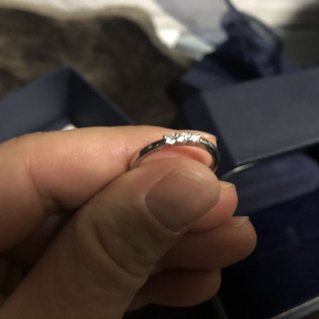【STAR JEWELRY(スタージュエリー)の口コミ】 とにかく婚約指輪は値段をかけすぎず、シンプルで友人の結婚式などにつけ…