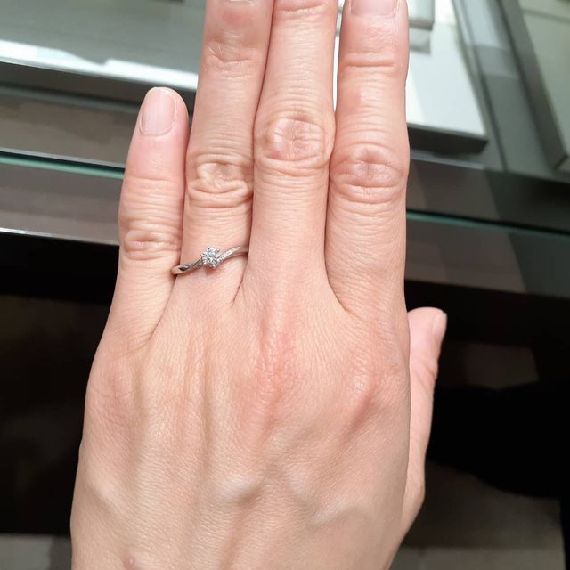 【アイプリモ(I-PRIMO)の口コミ】 婚約指輪と結婚指輪を重ね付け出来るセットリングを探していて、付け心地…