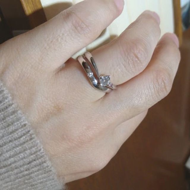 【TRECENTI(トレセンテ)の口コミ】 結婚指輪、婚約指輪ともにすっきりとしたラインで付け心地が良く、重ね付…