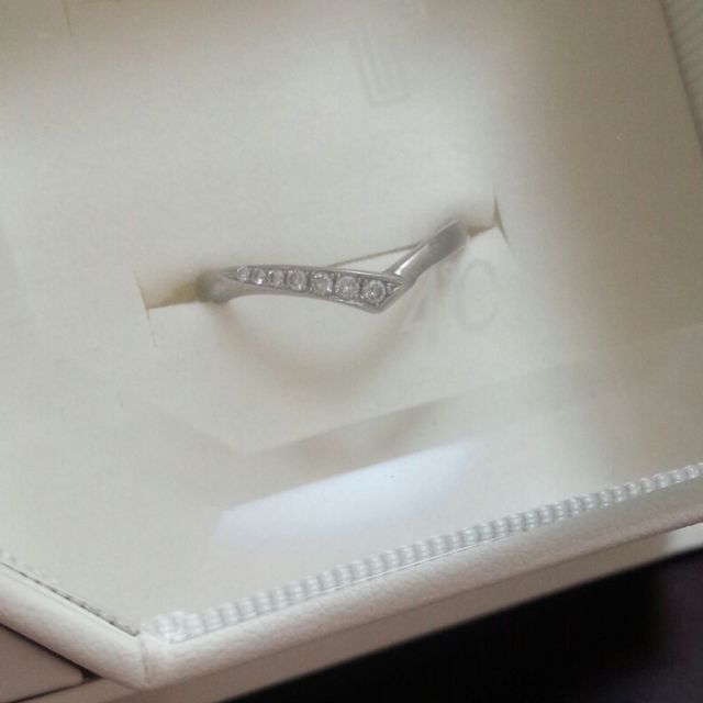 【4℃ BRIDAL(ヨンドシーブライダル)の口コミ】 基本的にはシンプルなものを探していましたが、華やかさも少し欲しかった…