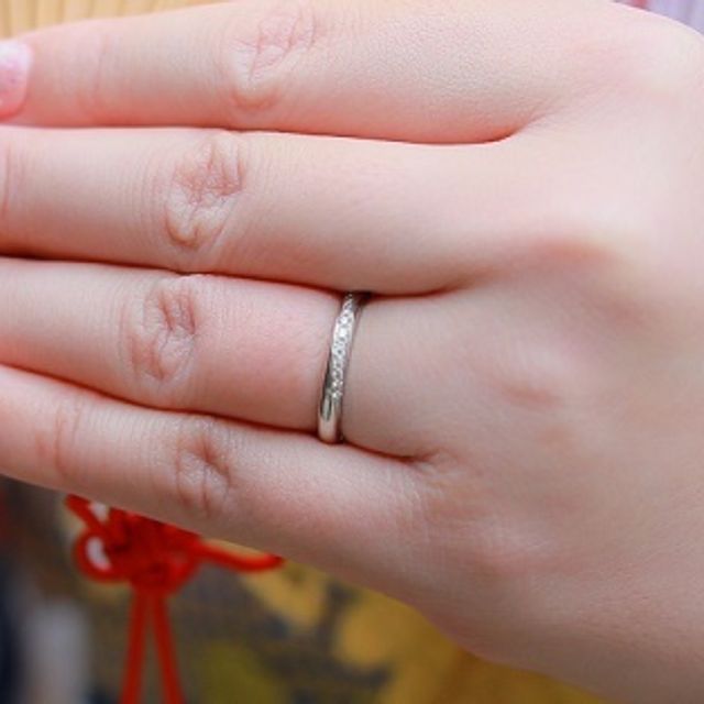 【ラザール ダイヤモンド(LAZARE DIAMOND)の口コミ】 ダイヤが入っている結婚指輪を探していて、一番デザインが気に入ったもの…