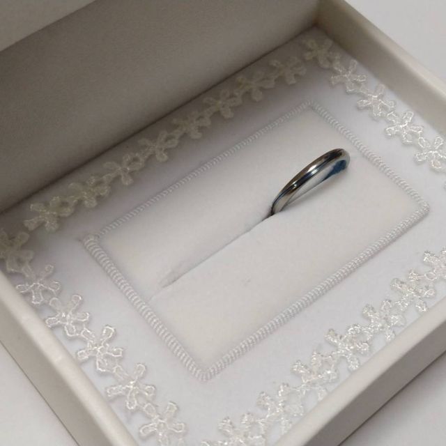 【アイリス-Tiの口コミ】 チタンリングは軽くて手に優しいですし、何より酸化皮膜によって色々な色…