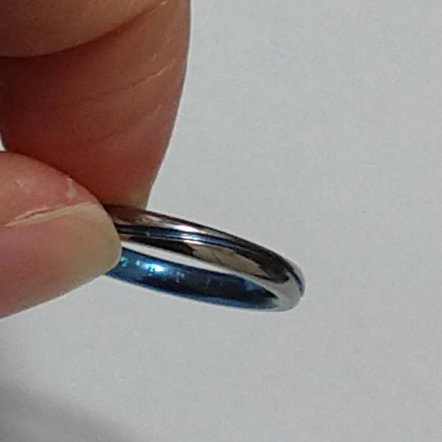 【アイリス-Tiの口コミ】 チタンリングは軽くて手に優しいですし、何より酸化皮膜によって色々な色…