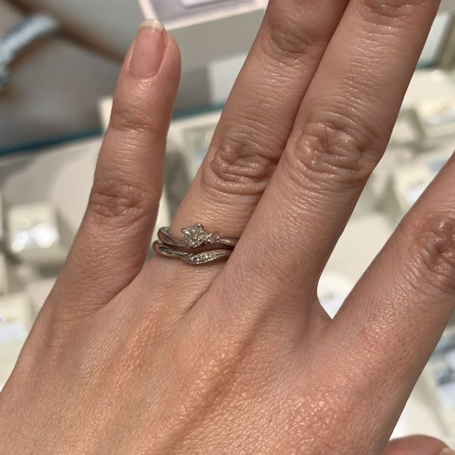 【CAFERING(カフェリング)の口コミ】 S字のデザインを探しており、ピンクダイヤモンドがついたかわいらしいデザ…