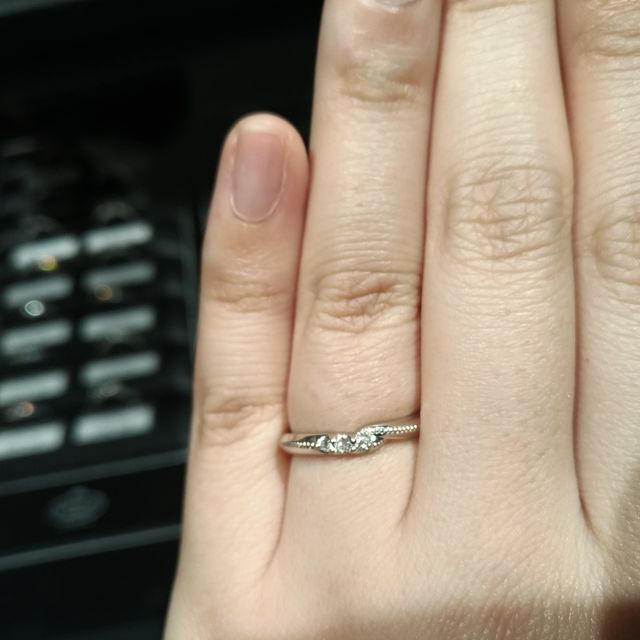 【エクセルコダイヤモンド(EXELCO DIAMOND)の口コミ】 ダイヤモンドのカットが美しく、立て爪も埋込みもとても綺麗に輝いていま…