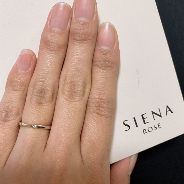【SIENAROSE(シエナロゼ)の口コミ】 1番の決め手はなんと言ってもロゼチナの色味の綺麗さとデザインです！また…