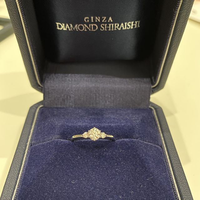 【銀座ダイヤモンドシライシの口コミ】 私が探していたダイヤモンドの両脇にダイヤモンドがついているタイプの物…
