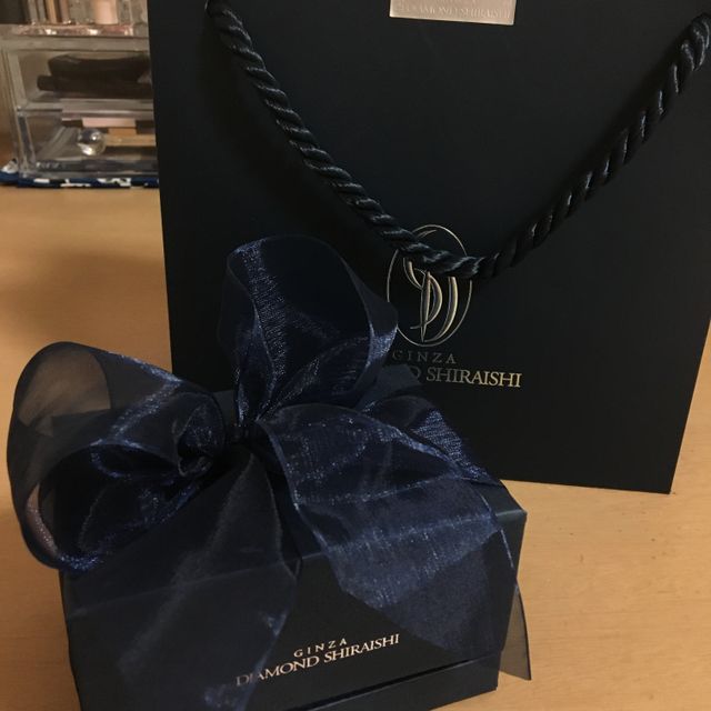 【銀座ダイヤモンドシライシの口コミ】 指輪選びで迷っていた時に、たまたま通りかかった銀座ダイヤモンドシライ…