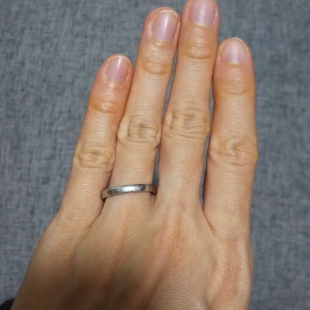 【エクセルコダイヤモンド(EXELCO DIAMOND)の口コミ】 プラチナ素材で長く使えるもので、旦那とおそろいのデザインでもよさそう…