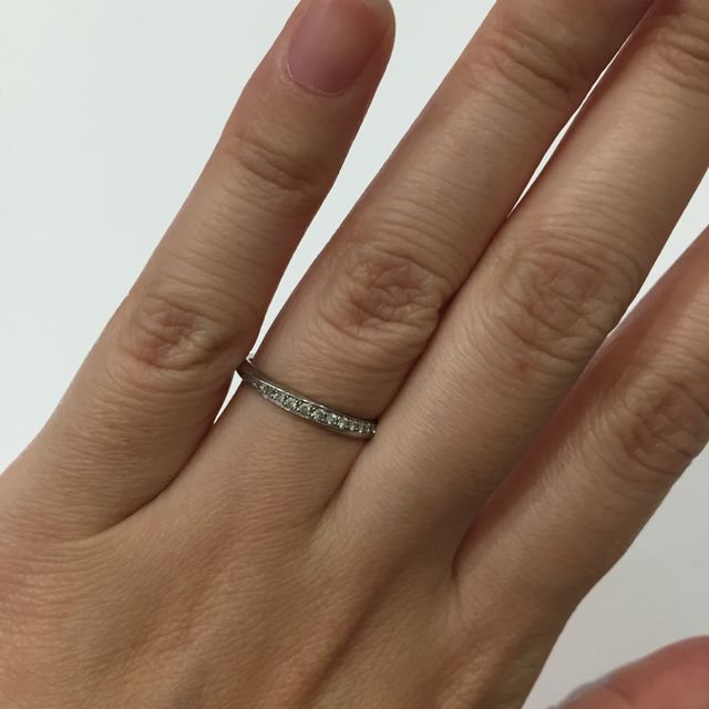 【4℃ BRIDAL(ヨンドシーブライダル)の口コミ】 婚約指輪を購入しなかったので、ダイヤが付いているものを選びたかった。…