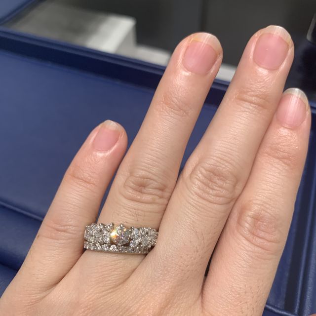 【銀座ダイヤモンドシライシの口コミ】 自分で好きな大きさやクラリティなどのダイヤモンドを選び、好みのデザイ…