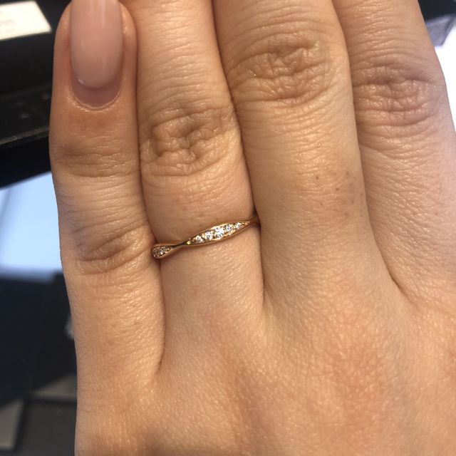 【シャネル(CHANEL)の口コミ】 CHANELならではのカメリアをモチーフにしたデザインが特徴的です。ウェー…