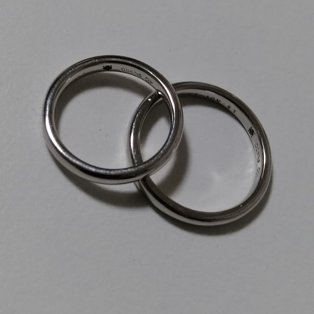 【4℃ BRIDAL(ヨンドシーブライダル)の口コミ】 決め手は妻が気に入っていることと、シンプルで常に付けていられるデザイ…