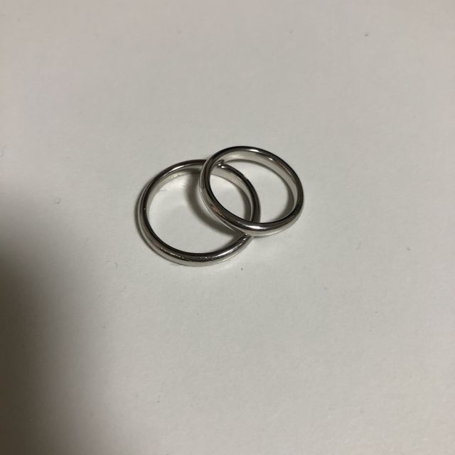 【4℃ BRIDAL(ヨンドシーブライダル)の口コミ】 シンプルで、着用した時のフィット感に惚れました。最初は細めのものが良…