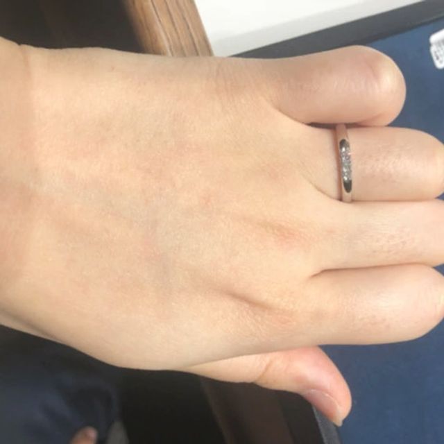 【4℃ BRIDAL(ヨンドシーブライダル)の口コミ】 仕事の場面でもあまりキラキラせずに使いやすいプラチナのリングを探して…