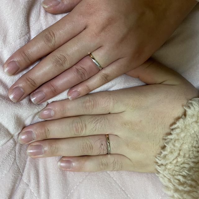 【nocur(ノクル)の口コミ】 シンプルなのに、ゴールドとシルバーの2色が入っていて少しねじれている可…