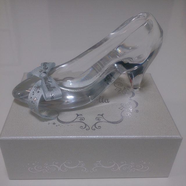 【Disney Cinderella(ディズニー シンデレラ)の口コミ】 ブランドにこだわりはありませんでしたが、デザインはウェーブのかかって…